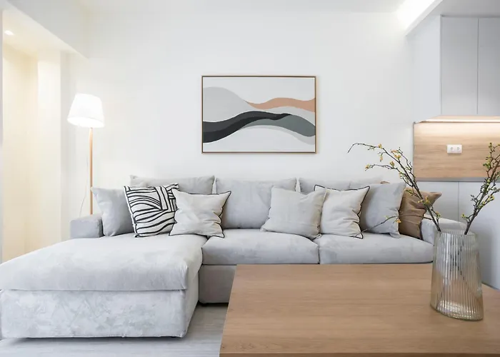 Deluxe Apartment In Kallithea With Balcony & Wifi